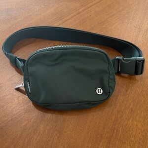 lululemon athletica Dark Green Belt Bag – Minimal Crossbody Pack